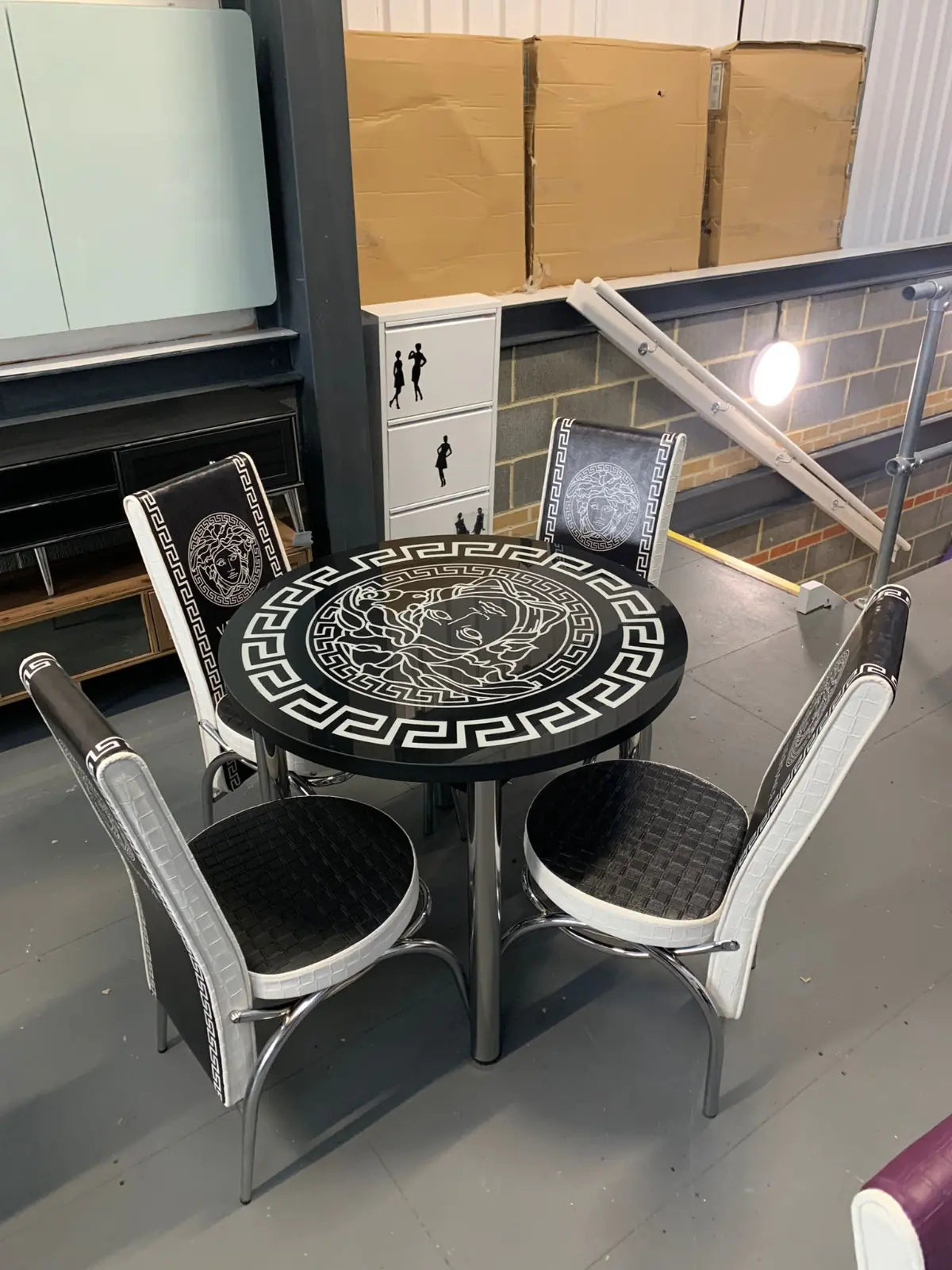 TURKISH ROUND TABLE WITH 4 CHAIRS BLACK/WHITE/GREY/BROWN