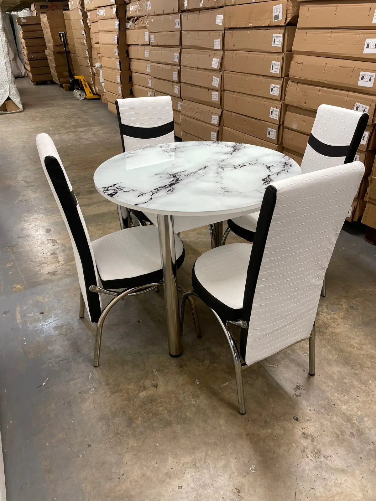 TURKISH ROUND TABLE WITH 4 CHAIRS BLACK/WHITE/GREY/BROWN